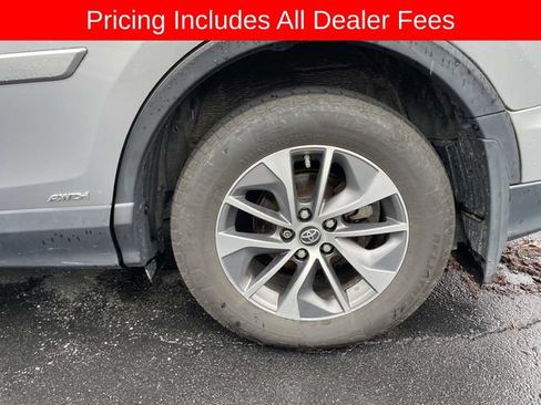 Used 2017 Toyota RAV4 XLE AWD/4WD image 4