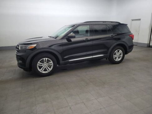 Used 2020 Ford Explorer XLT w/ Comfort Package image 2