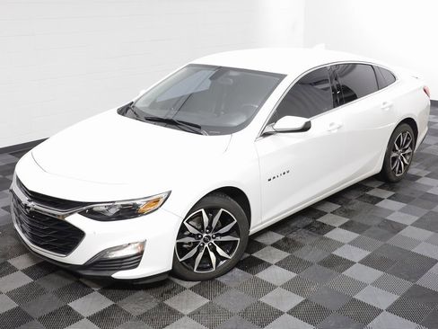 Used 2022 Chevrolet Malibu RS image 2