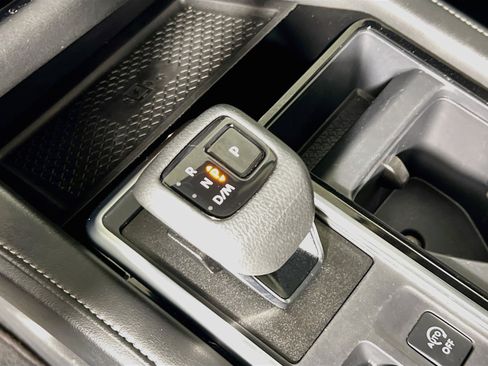 Used 2025 Nissan Pathfinder SL FWD image 24