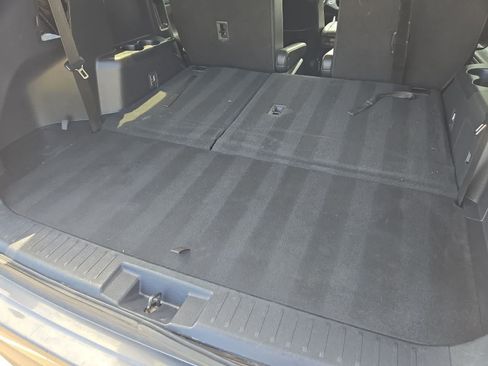 Used 2020 Toyota Highlander XLE AWD/4WD image 31