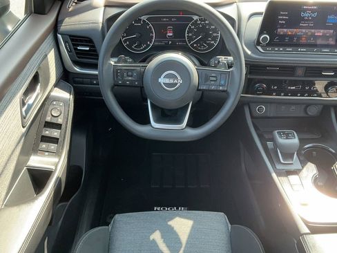 Used 2023 Nissan Rogue SV image 13