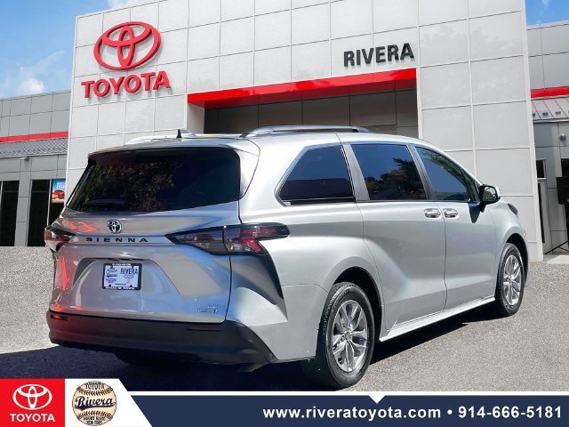 Certified 2024 Toyota Sienna LE AWD/4WD image 7