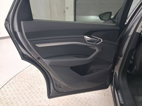 Used 2022 Audi e-tron Premium image 26