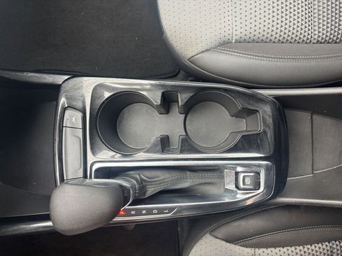 Used 2025 Chevrolet Trax LT FWD image 41