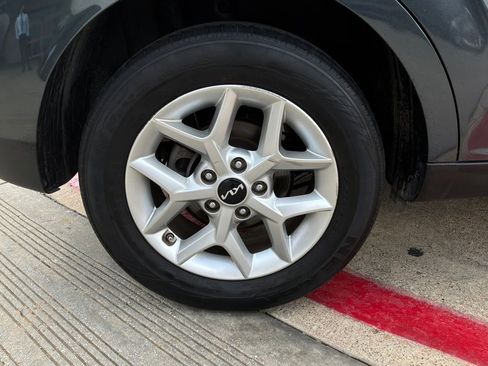 Used 2025 Kia Soul LX w/ LX Technology Package FWD image 9