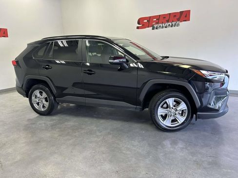 Used 2025 Toyota RAV4 XLE AWD/4WD image 2