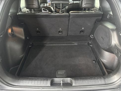 Used 2019 Jeep Cherokee Limited AWD/4WD image 16