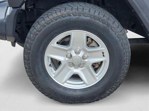 Used 2020 Jeep Gladiator Sport w/ Quick Order Package 24S image 21