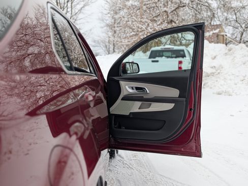 Used 2017 Chevrolet Equinox LT w/ Convenience Package image 44