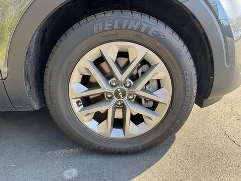 Certified 2023 Kia Telluride LX image 3