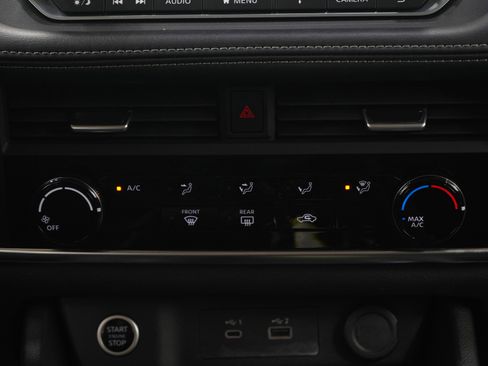 Used 2023 Nissan Rogue S image 18