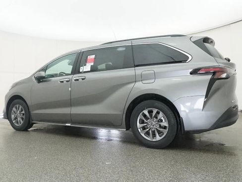 New 2026 Toyota Sienna XLE image 20