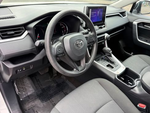 Used 2025 Toyota RAV4 XLE AWD/4WD image 13