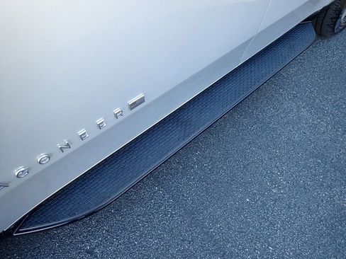 Used 2023 Jeep Wagoneer Series III w/ Preferred Equipment Group image 12