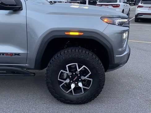 Used 2025 GMC Canyon AT4 w/ AT4X Package image 9