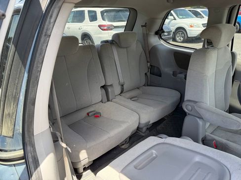Used 2008 Kia Sedona w/ Convenience Pkg FWD image 7
