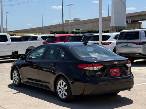 Used 2025 Toyota Corolla LE FWD image 7