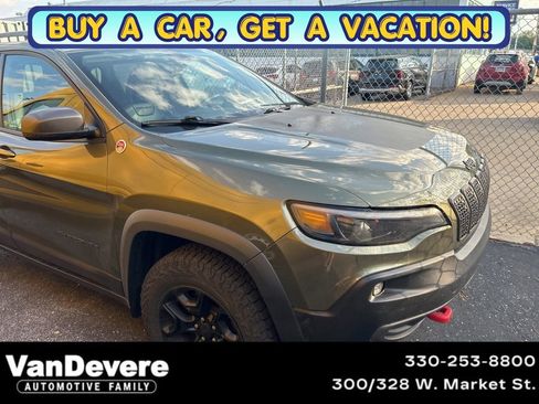 Used 2019 Jeep Cherokee Trailhawk w/ Cold Weather Group AWD/4WD image 1