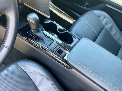 Used 2025 Toyota Camry XLE image 16