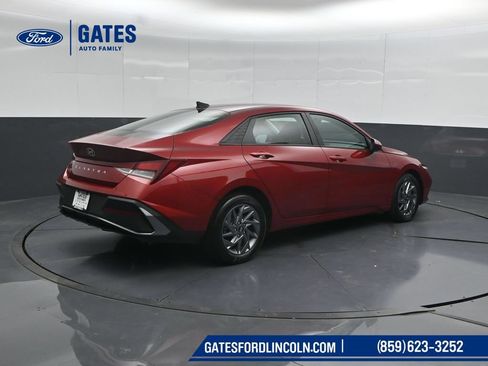 Used 2024 Hyundai Elantra SEL FWD image 2