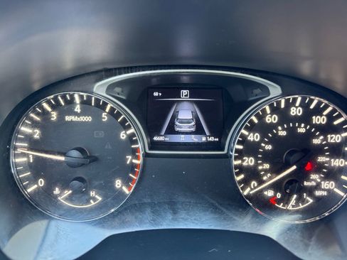 Used 2020 Nissan Pathfinder SV image 17