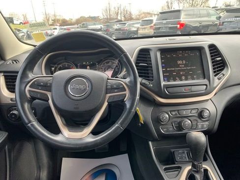 Used 2016 Jeep Cherokee Latitude w/ Comfort & Sound Group image 9
