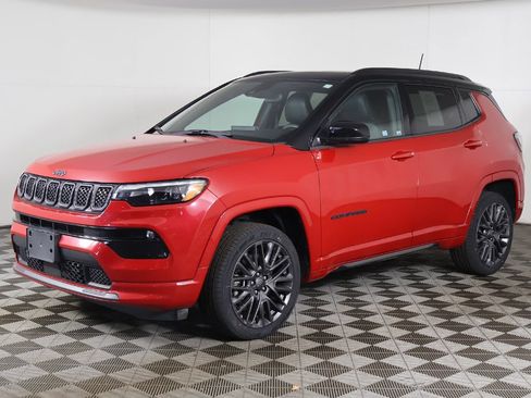 Used 2024 Jeep Compass Limited w/ High Altitude Package AWD/4WD image 11