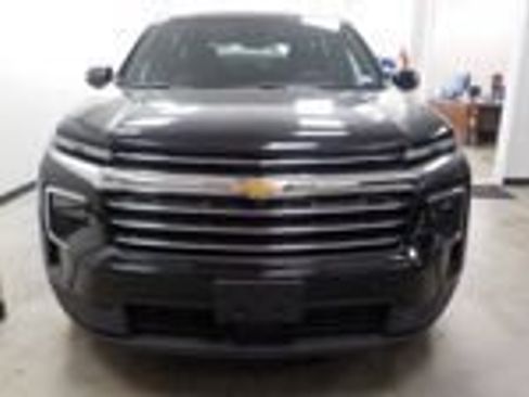 Used 2026 Chevrolet Traverse LT FWD image 3