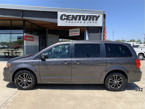 Used 2018 Dodge Grand Caravan GT FWD image 4