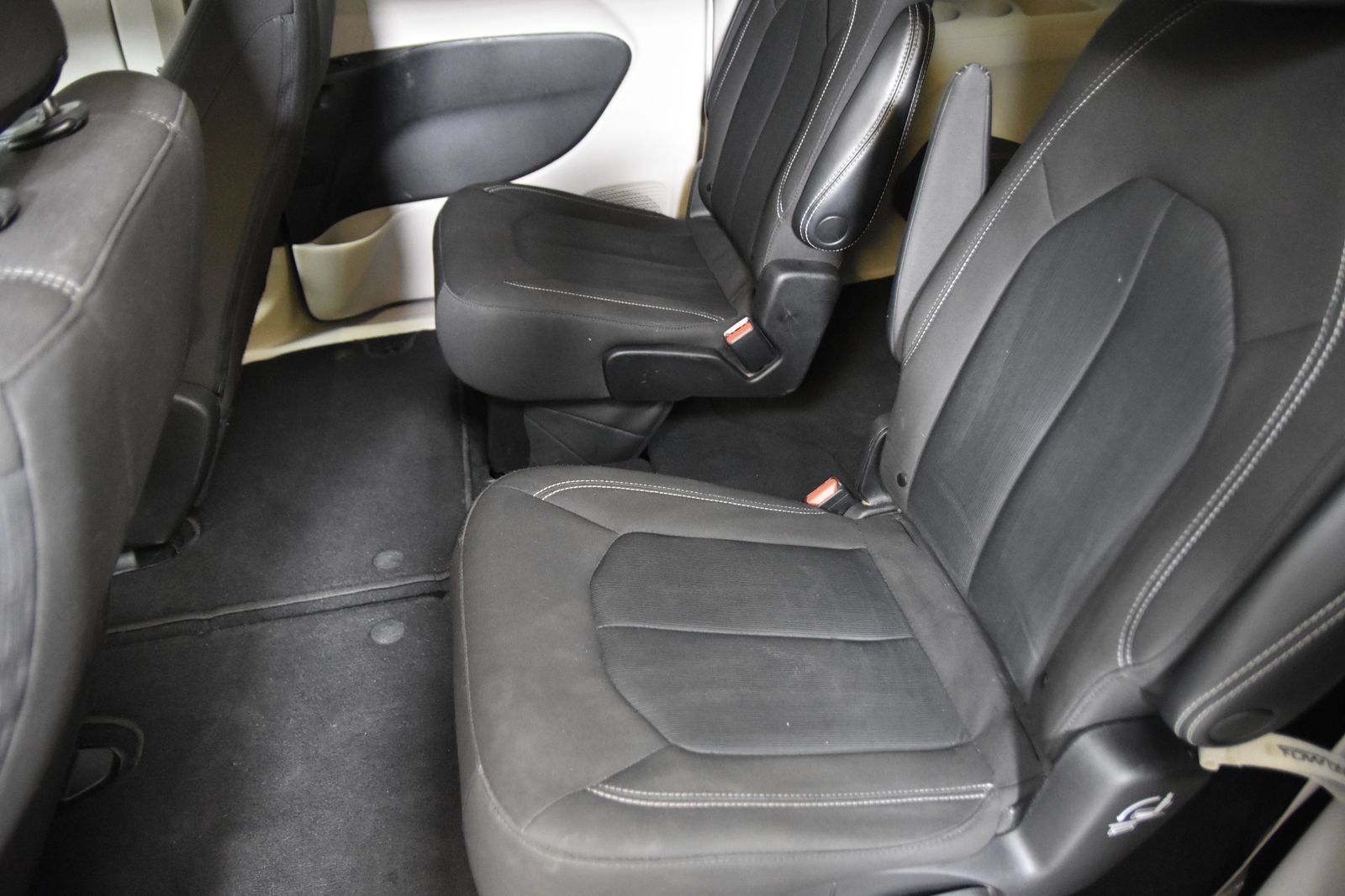 Used 2023 Chrysler Voyager LX FWD image 26