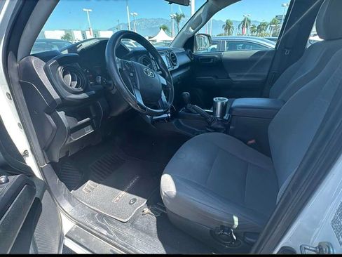 Used 2016 Toyota Tacoma SR RWD image 4