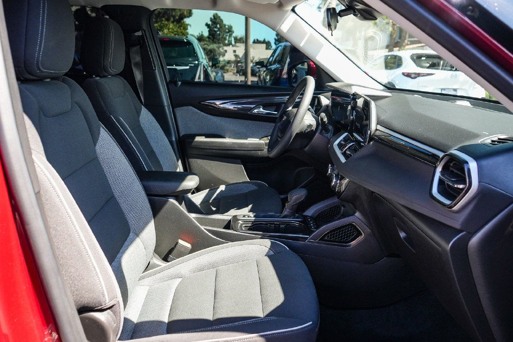 Used 2025 Chevrolet TrailBlazer LT FWD image 15