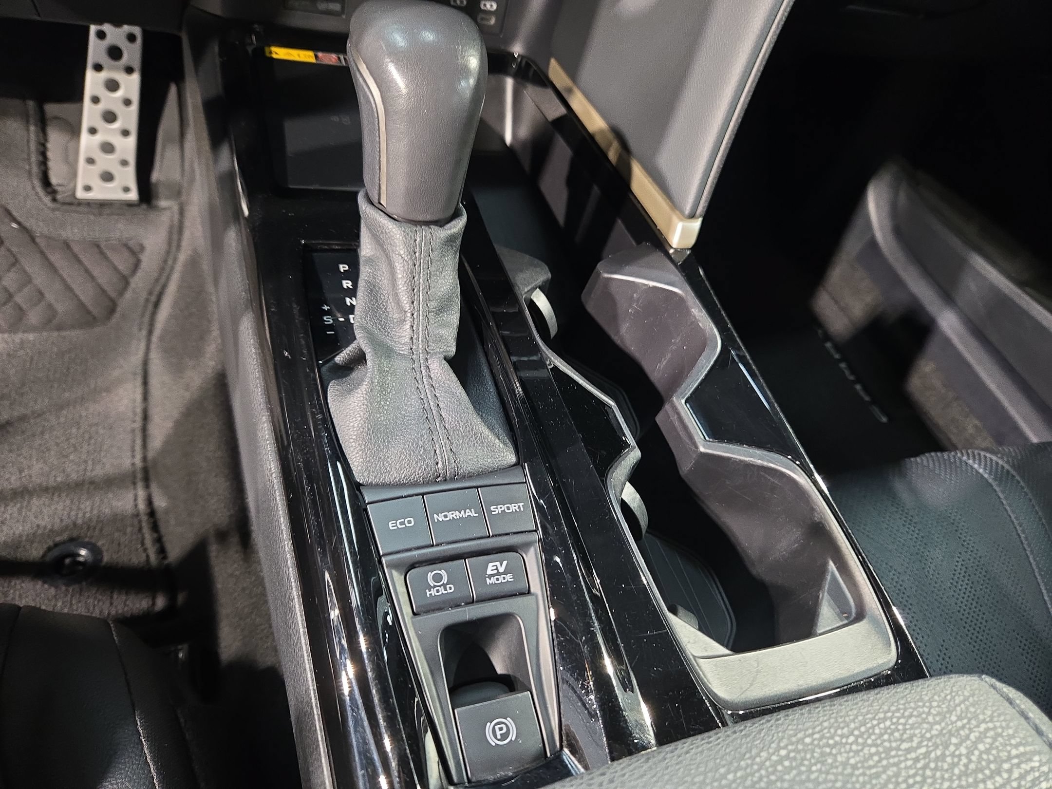 Used 2025 Toyota Camry XSE FWD image 33