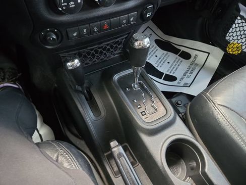 Used 2017 Jeep Wrangler Unlimited Sahara AWD/4WD image 20