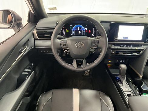 Used 2026 Toyota Camry SE FWD image 7