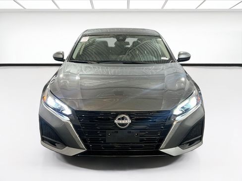 Used 2025 Nissan Altima 2.5 SV w/ SV Special Edition Package FWD image 2
