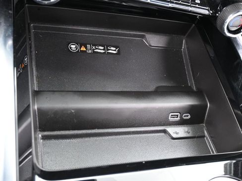 New 2025 Chevrolet Suburban Premier image 28