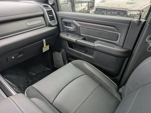 New 2026 RAM 2500 Laramie AWD/4WD image 15