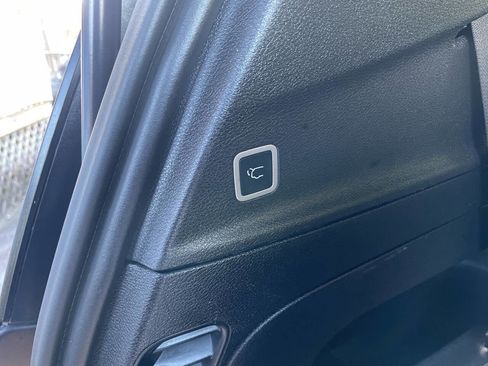 Used 2020 Chrysler Pacifica Touring w/ Advanced Safetytec Group image 10