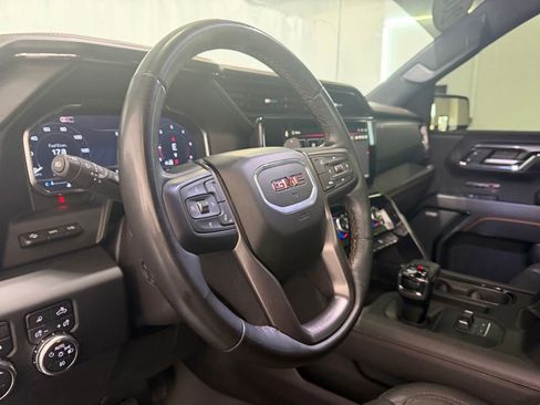 Used 2024 GMC Sierra 1500 AT4 w/ Technology Package AWD/4WD image 17