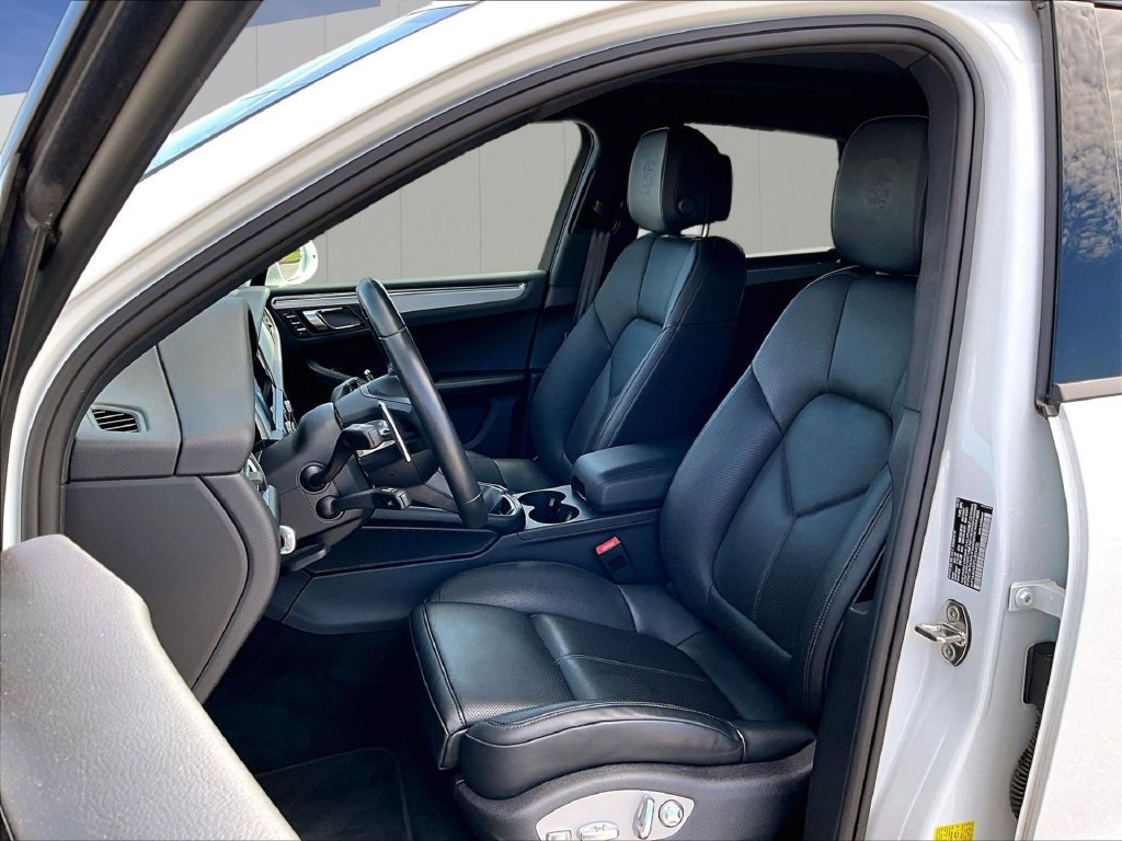 Certified 2026 Porsche Macan AWD/4WD image 5