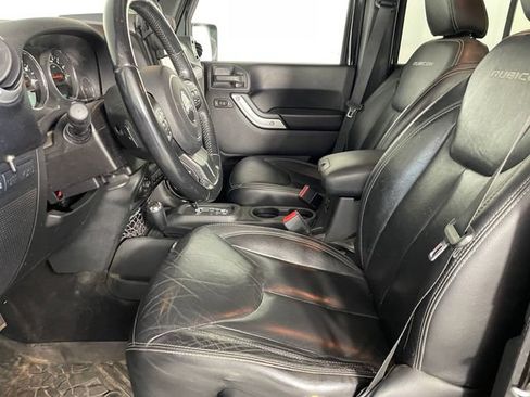 Used 2016 Jeep Wrangler Unlimited Rubicon w/ Connectivity Group AWD/4WD image 2