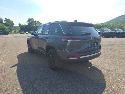 Used 2023 Jeep Grand Cherokee Laredo X AWD/4WD image 6