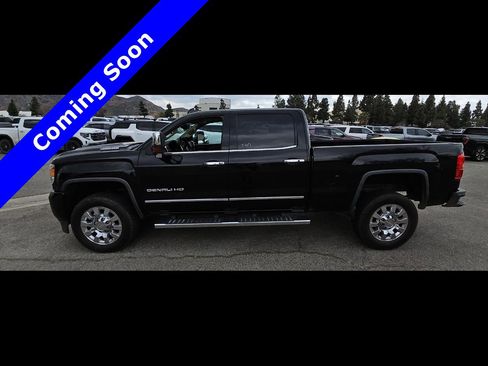 Used 2018 GMC Sierra 2500 Denali w/ Duramax Plus Package AWD/4WD image 4