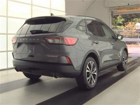 Used 2022 Ford Escape SE w/ SE Sport Appearance Package AWD/4WD image 2