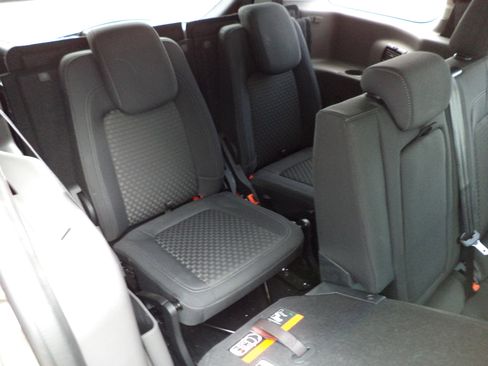 Used 2020 Ford Transit Connect XLT image 7