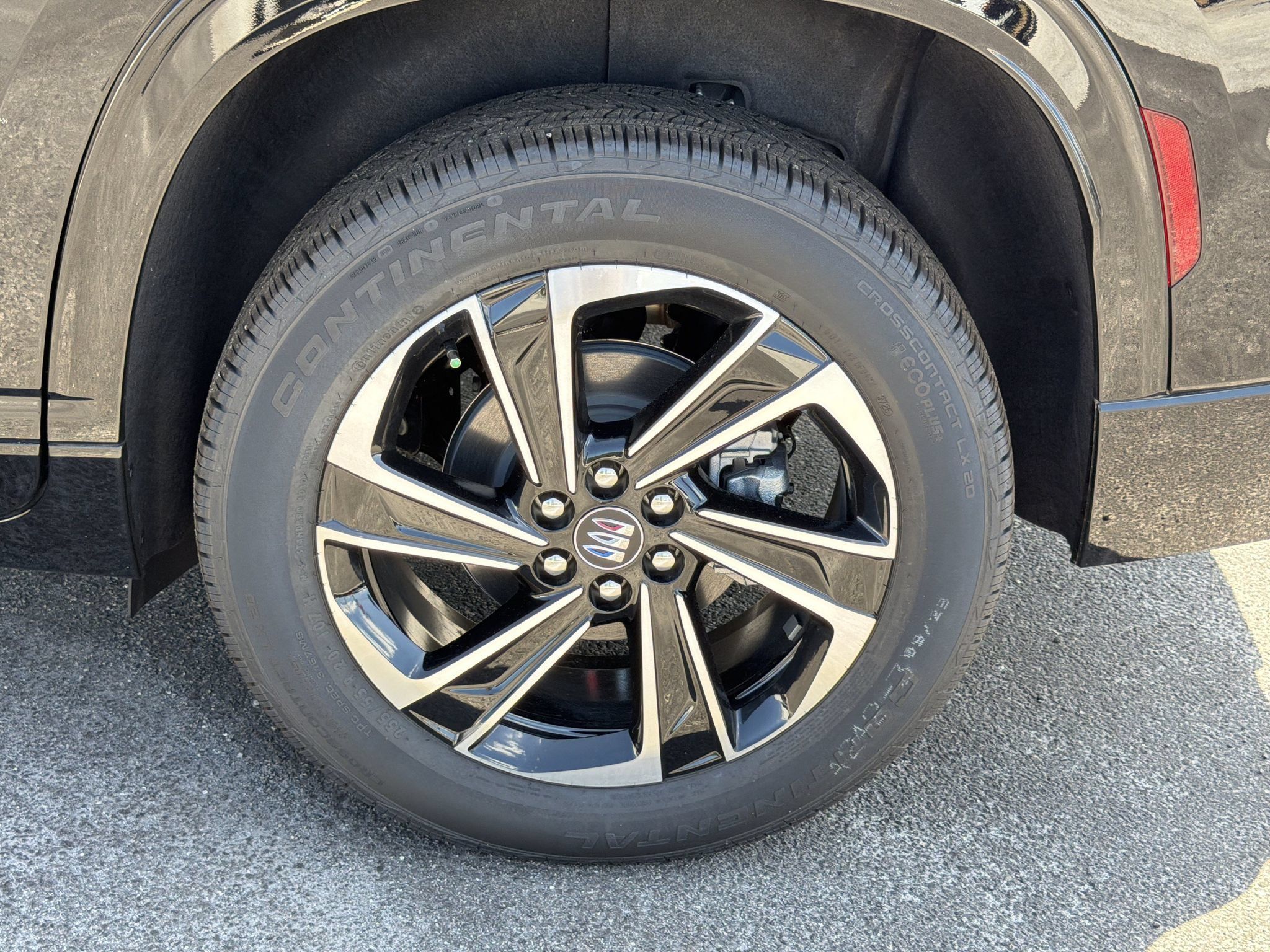 New 2026 Buick Enclave Sport Touring w/ LPO, Floor Liner Package FWD image 29