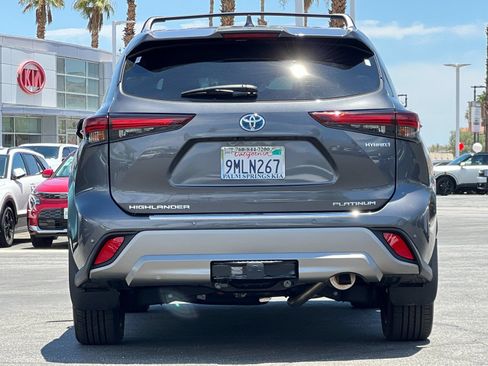 Used 2024 Toyota Highlander Platinum AWD/4WD image 4