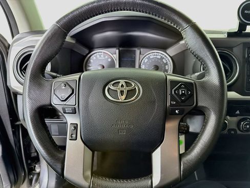 Used 2017 Toyota Tacoma SR5 w/ Tow Package AWD/4WD image 15